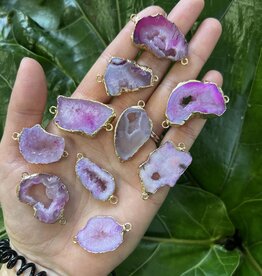 Agate Geode Links, dyed pink, Brass Gold, 27-50mm x 14-31mm 1 Pack