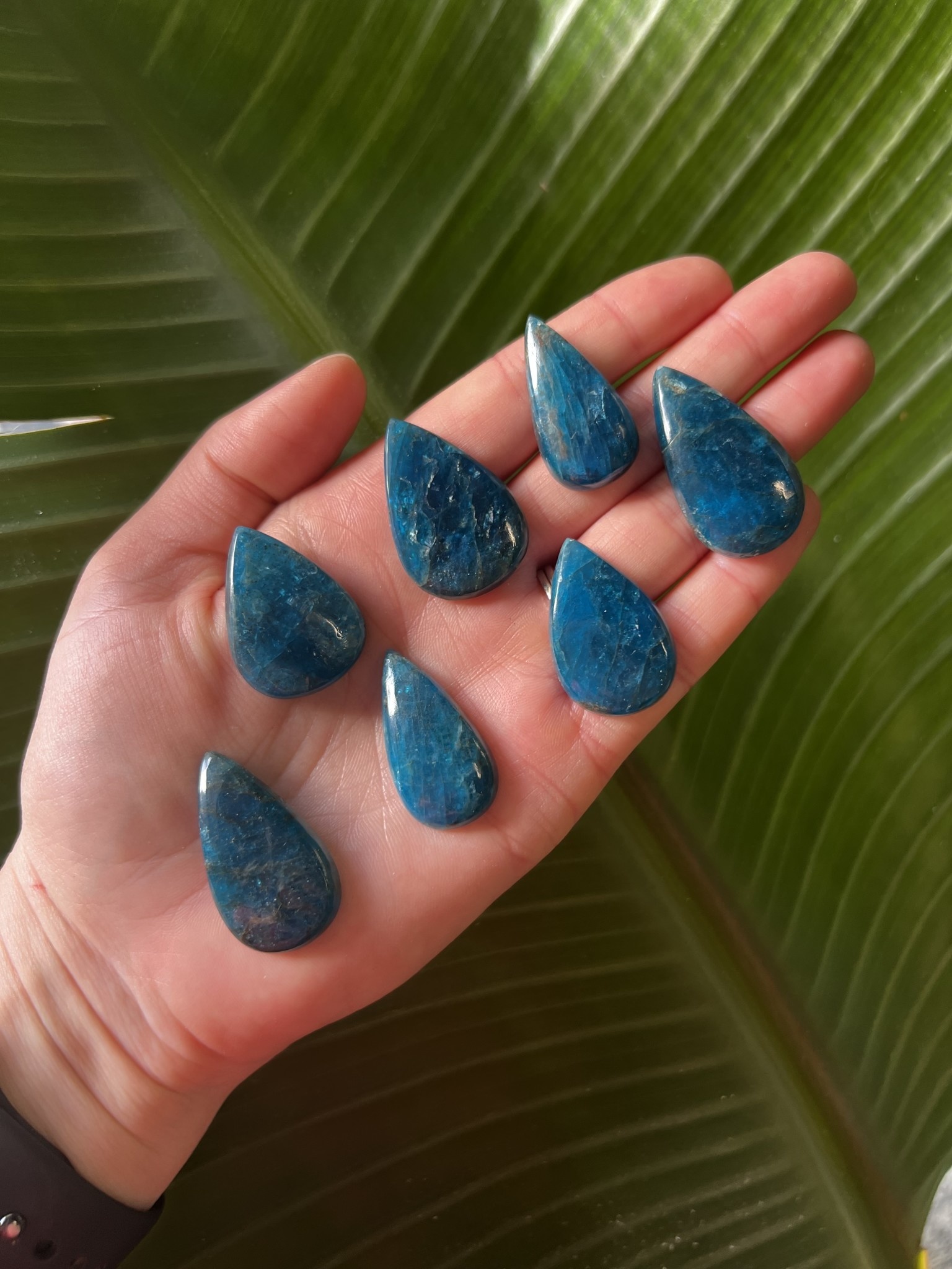 Apatite cabochon deals