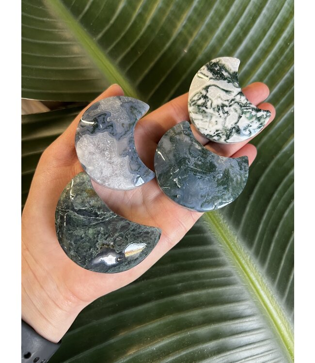 Moss Agate Moon, Size X-Small [50-74gr]