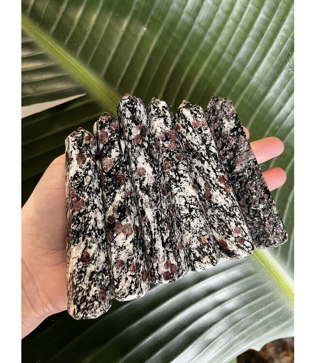 Garnet in Matrix Point, Size Large [75-99gr]