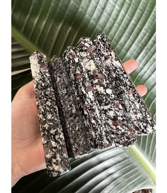 Garnet in Matrix Point, Size X-Large [100-124gr] *disc.*