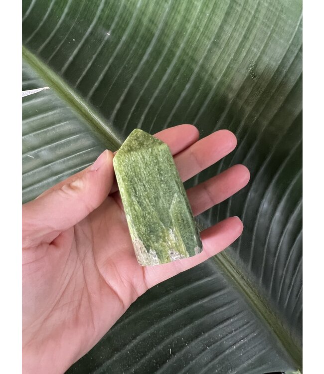 Tremolite Point, Size X-Large [100-124gr]