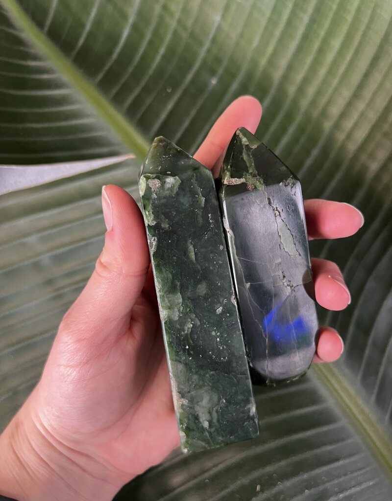 Nephrite Point, Size Giant-Plus [225-249gr]