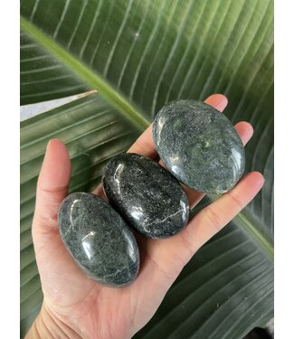 Nephrite Palm, Size Medium [100-124gr]