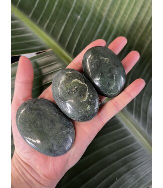 Nephrite Palm, Size Small [75-99gr]