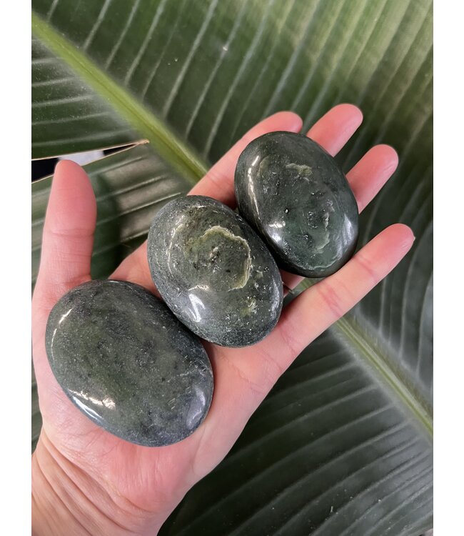 Nephrite Palm, Size Small [75-99gr]