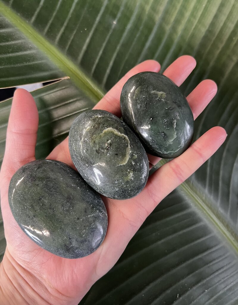 Nephrite Palm, Size Small [75-99gr]