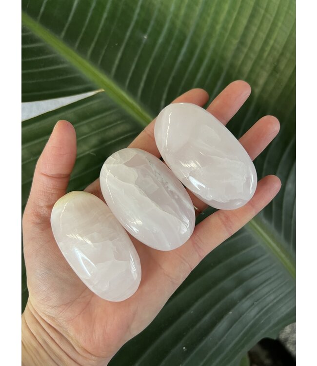 Mangano Calcite Palm, Size Small [75-99gr]