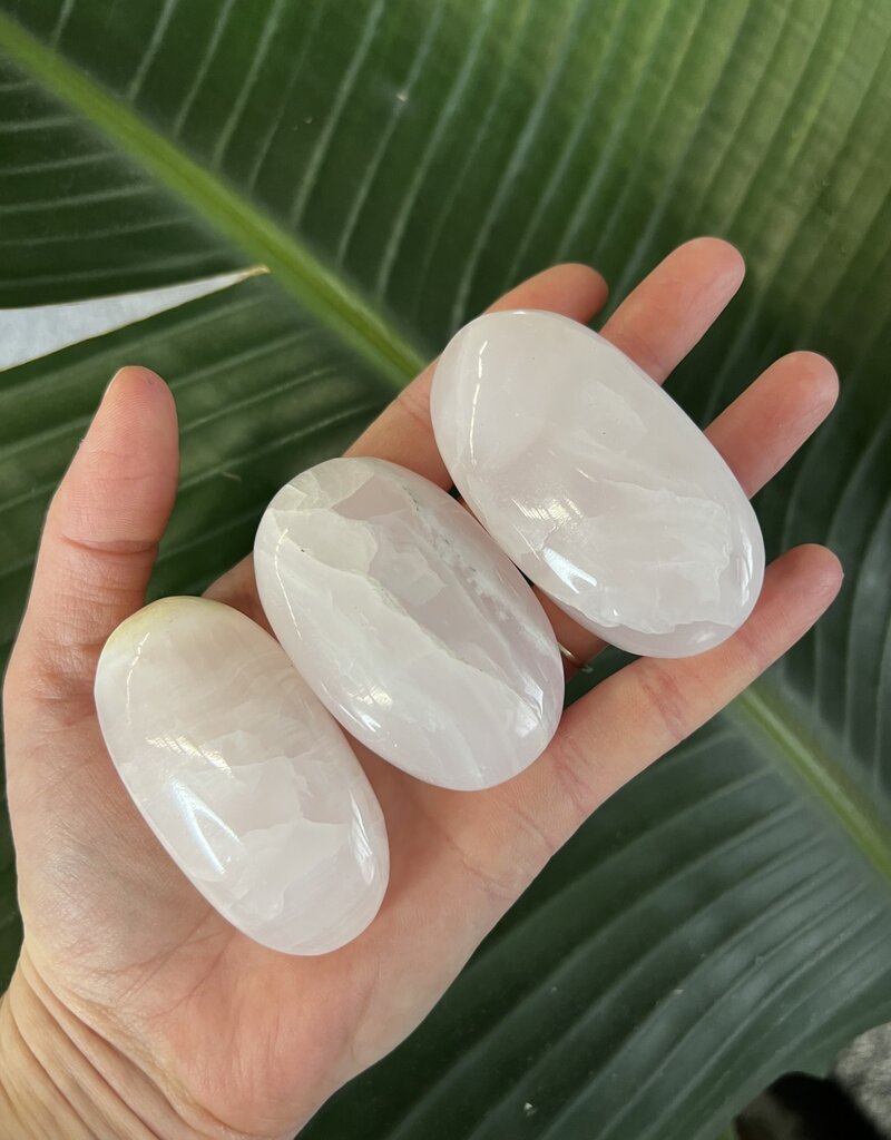 Mangano Calcite Palm, Size Small [75-99gr]