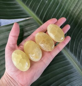 Lemon Calcite Palm, Size XX-Small [25-49gr]