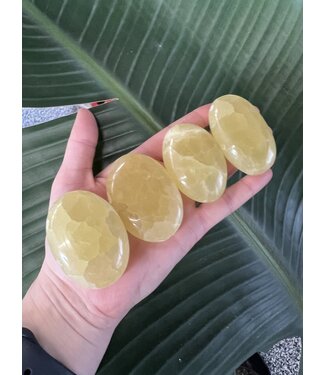 Lemon Calcite Palm, Size Small [75-99gr]