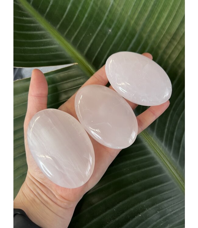 Mangano Calcite Palm, Size Large [125-149gr]