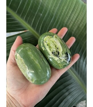 Tremolite Palm, Size X-Large [150-174gr]