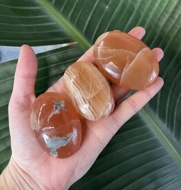 Honey Calcite Palm, Size Small [75-99gr]