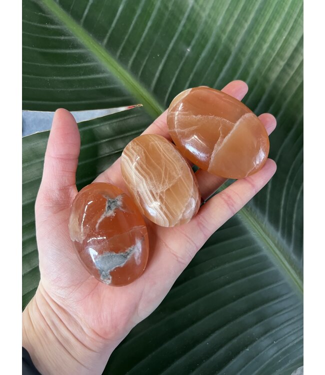 Honey Calcite Palm, Size Small [75-99gr]
