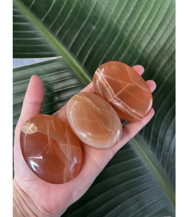 Honey Calcite Palm, Size Medium [100-124gr]