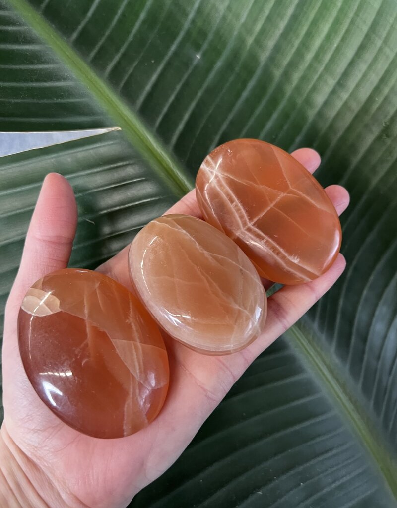 Honey Calcite Palm, Size Medium [100-124gr]
