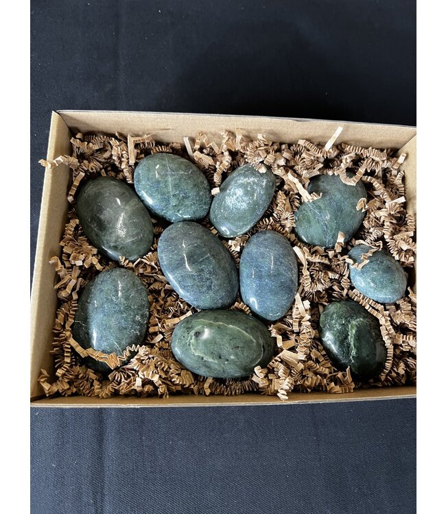 Nephrite Palms 1KG bulk lot