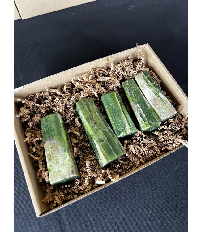 Tremolite Points 1KG bulk lot