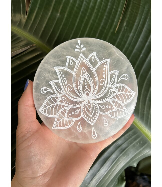 Selenite Round Charging Plate, Engraved Lotus, 12cm