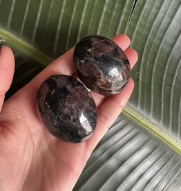 Garnet Palm Stone, Size X-Small [50-74gr]
