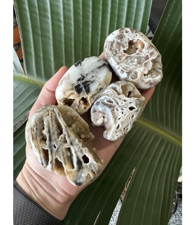 Sphalerite Palm Stone, Size Medium [100-124gr]