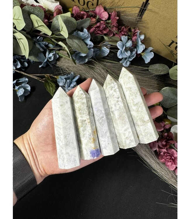 Hackmanite Point, Size Large [75-99gr]