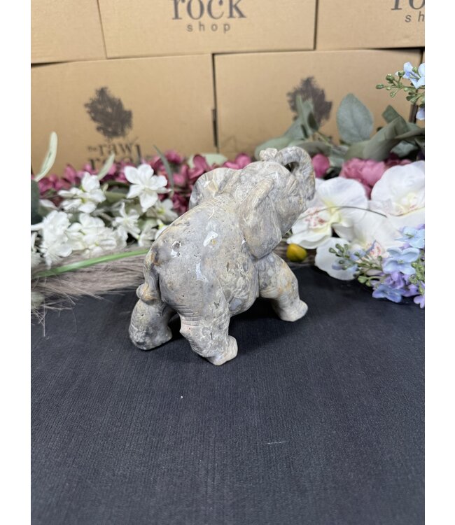 Crazy Lace Agate Elephant #1, 994gr