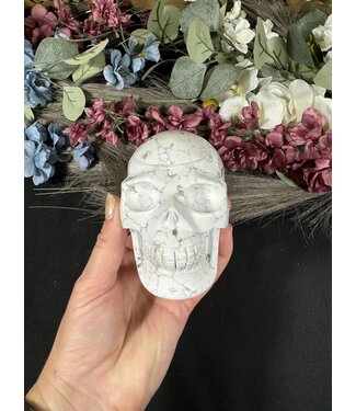 Howlite Skull #4, 1058gr