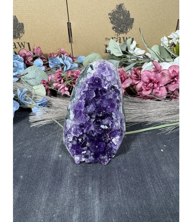 Amethyst Cut Base #277, 666gr
