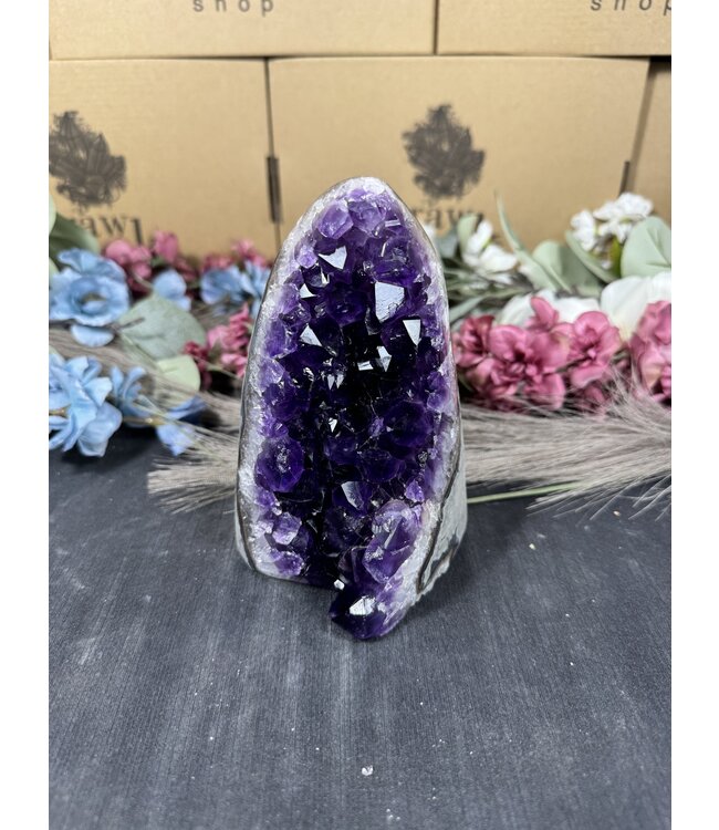 Amethyst Cut Base #318, 1370gr