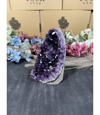 Amethyst Cut Base #320, 1084gr