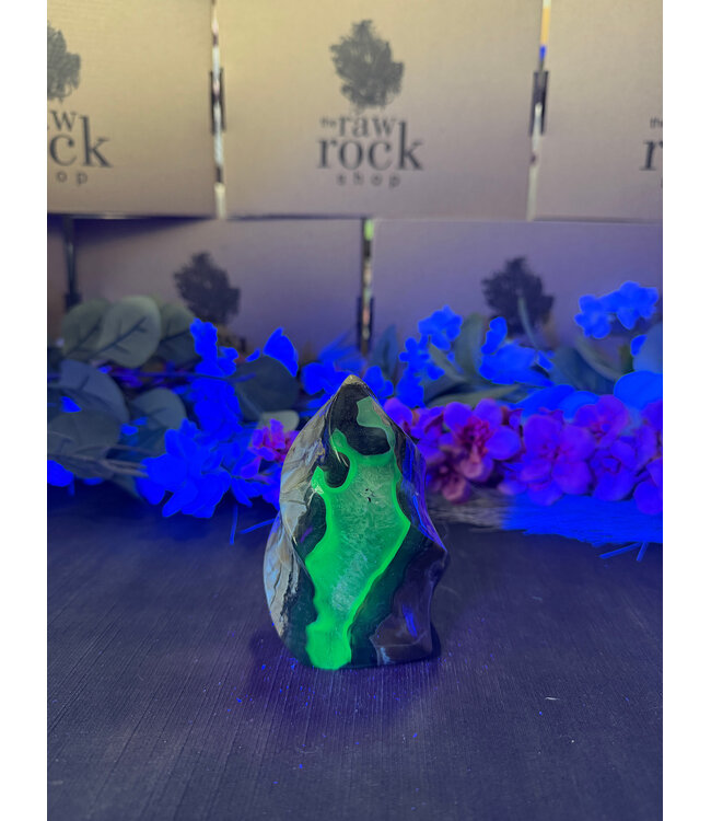 Fluorescent Agate Flame #2, 512gr