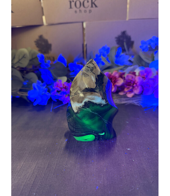 Fluorescent Agate Flame #3, 722gr