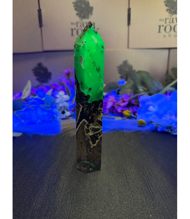 Fluorescent Agate Tower #36, 378gr