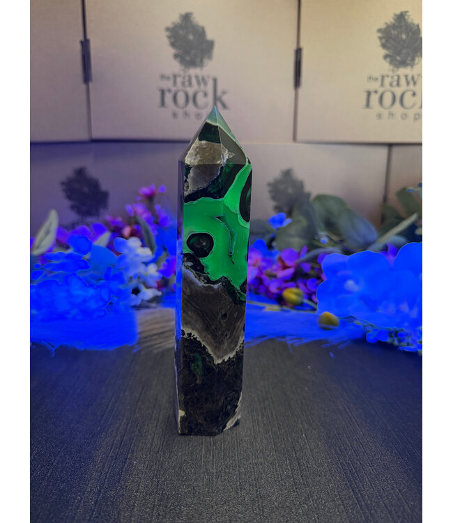 Fluorescent Agate Tower #33, 410gr