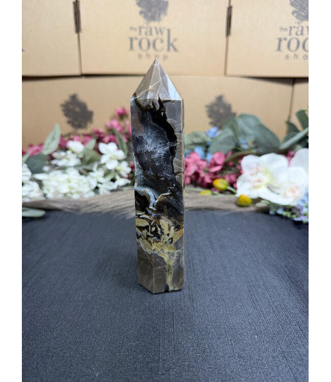 Fluorescent Agate Tower #15, 330gr