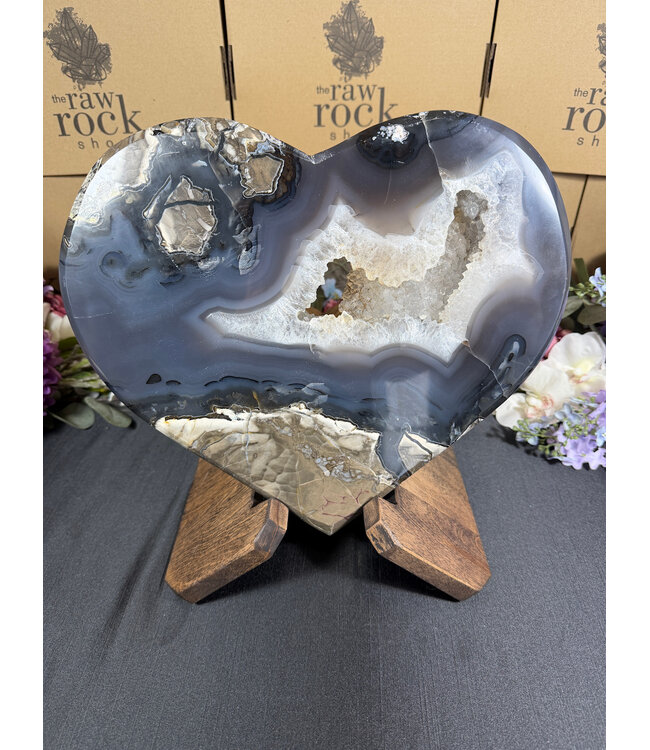 Fluorescent Agate Heart #1 with stand, 5014gr