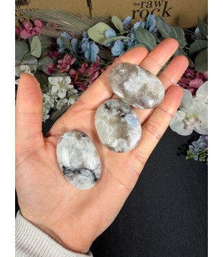 Rainbow Moonstone Palm Stone, Size Baby [1-24gr]