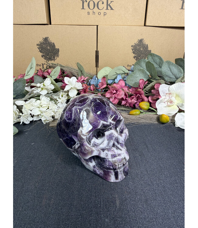 Chevron Amethyst Skull #8, 936gr