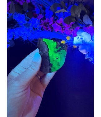 Fluorescent Agate Freeform #9, 91.99gr