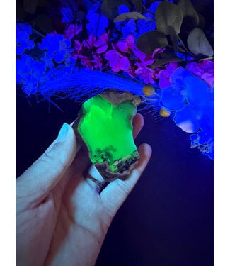 Fluorescent Agate Freeform #99, 83.55gr