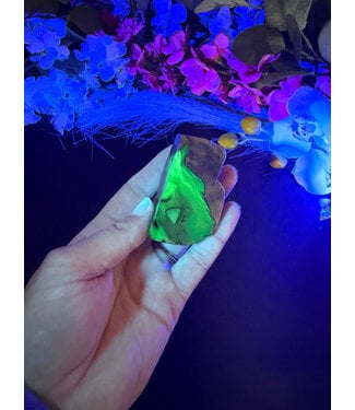 Fluorescent Agate Freeform #97, 95.49gr