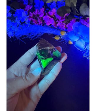 Fluorescent Agate Freeform #96, 90.49gr