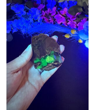 Fluorescent Agate Freeform #94, 104.65gr