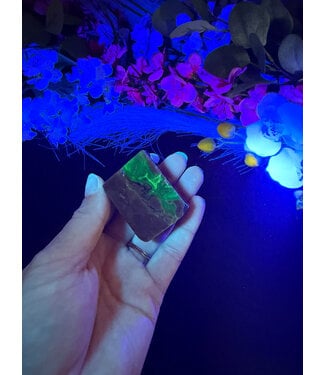 Fluorescent Agate Freeform #88, 82.17gr