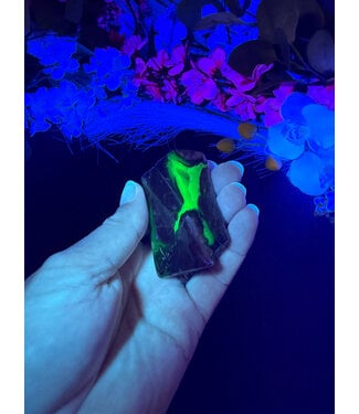 Fluorescent Agate Freeform #66, 92.52gr