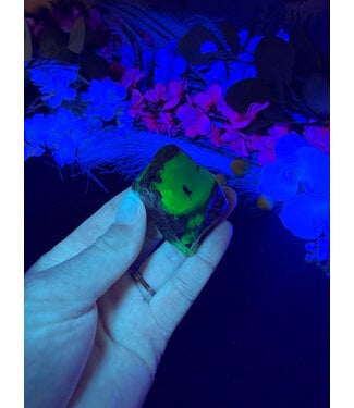 Fluorescent Agate Freeform #40, 72.65gr