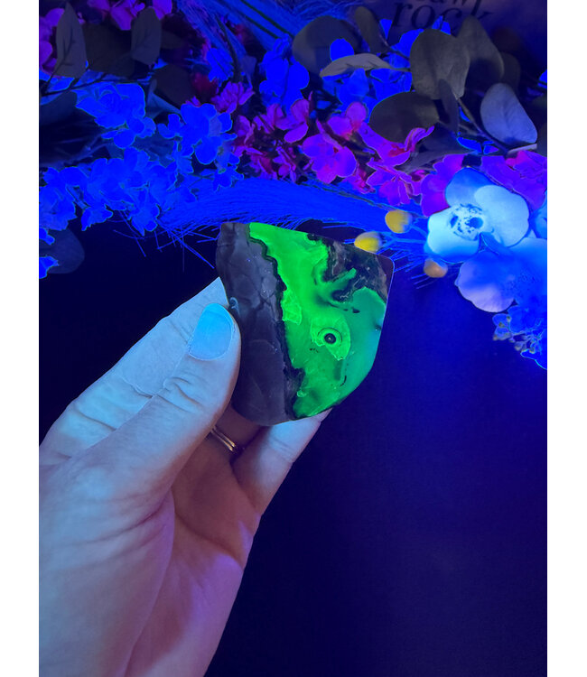 Fluorescent Agate Freeform #9, 91.99gr