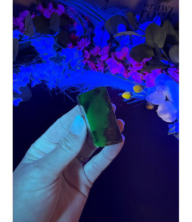 Fluorescent Agate Freeform #7, 63.38gr